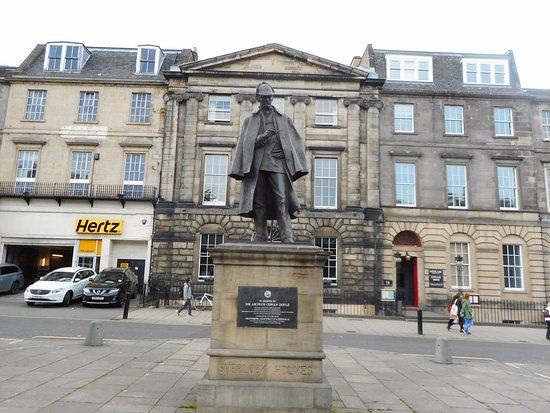 Sherlock Holmes Statue